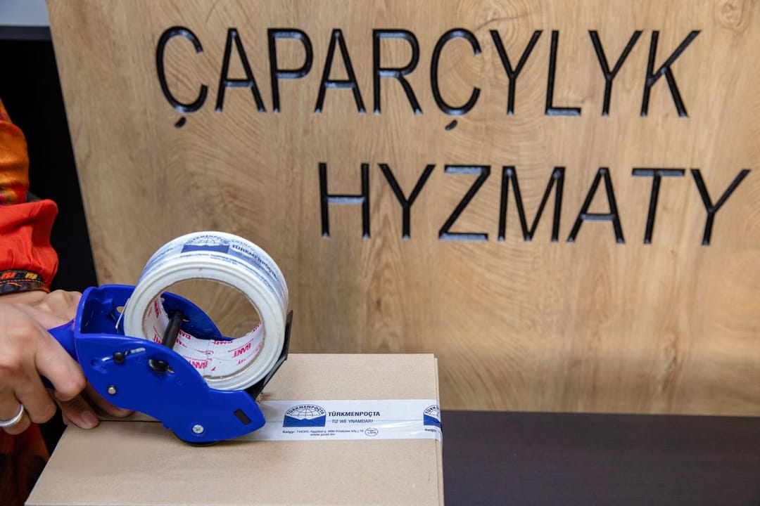 «Türkmenpoçtadan» çapar hyzmaty: bukjalary ibermek üçin amatly hyzmat