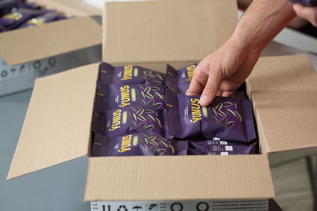 Ýunus brand offers a wide selection of roasted seeds and nuts