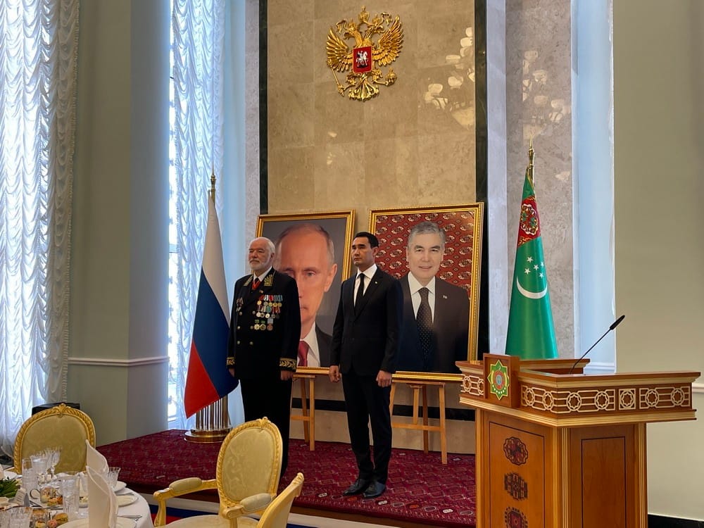 Сердар Бердымухамедов принял участие в государственном приеме в Посольстве РФ в Ашхабаде