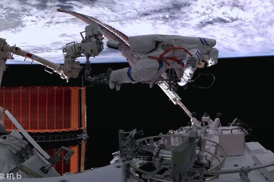 Çinli astronotlar, ilk defa uzayda oksijen elde etmeyi başardılar