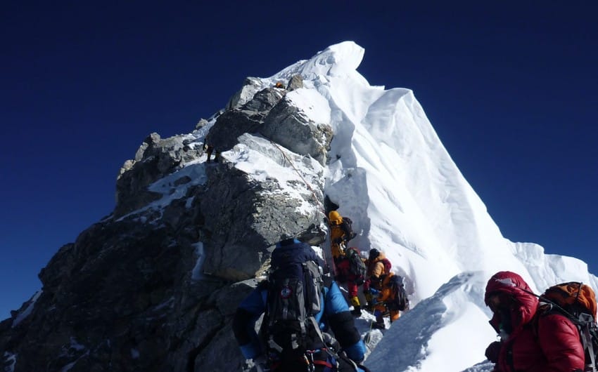 Nepal Ewereste çykmak üçin tölegi ýokarlandyrdy