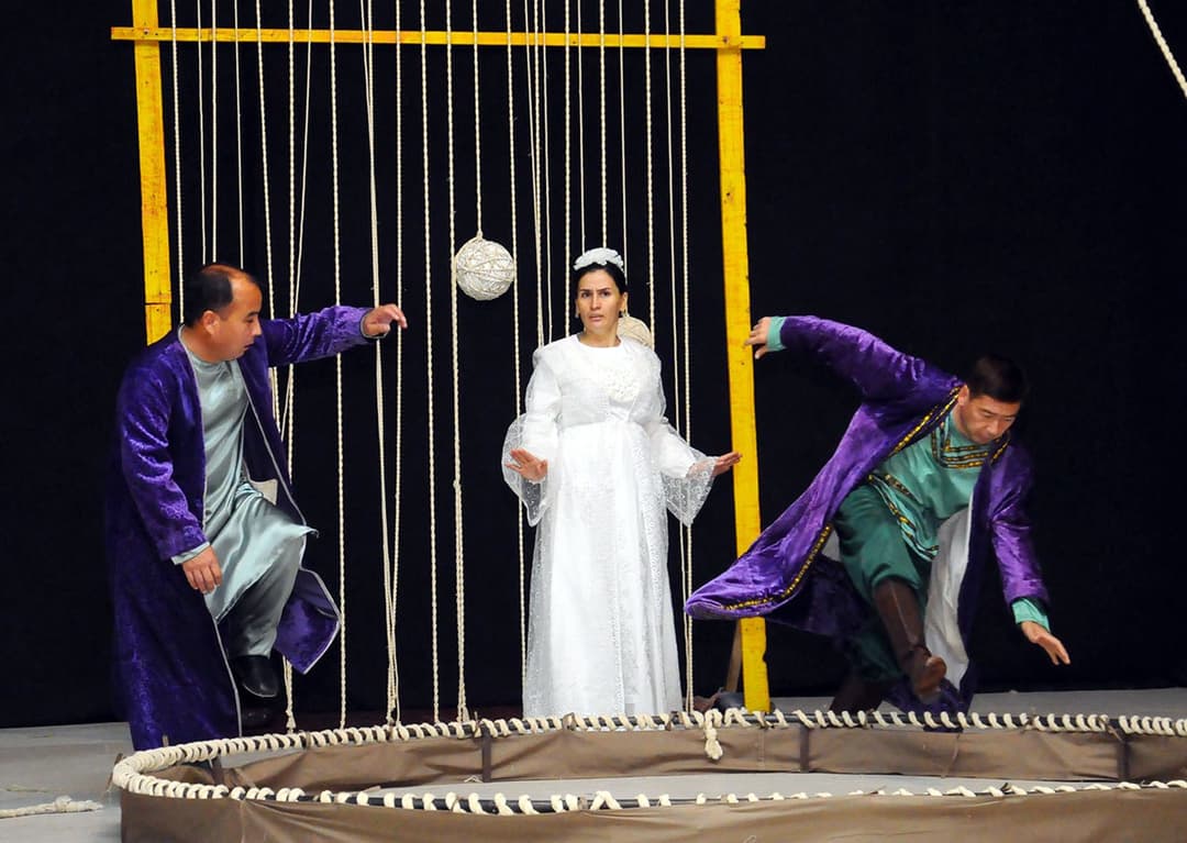 Daşoguz döwlet sazly-drama teatrynda ýapon dramaturgy Kinoşit Dzýunziniň «Durna umydy» atly oýny sahnalaşdyryldy