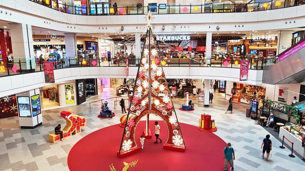 «Garden-City» Singapore surprises with the New Year decorations