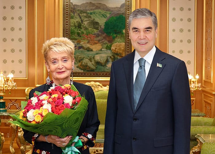 Глава Австрийско-Туркменского Общества посвятила городу Аркадаг свое стихотворение