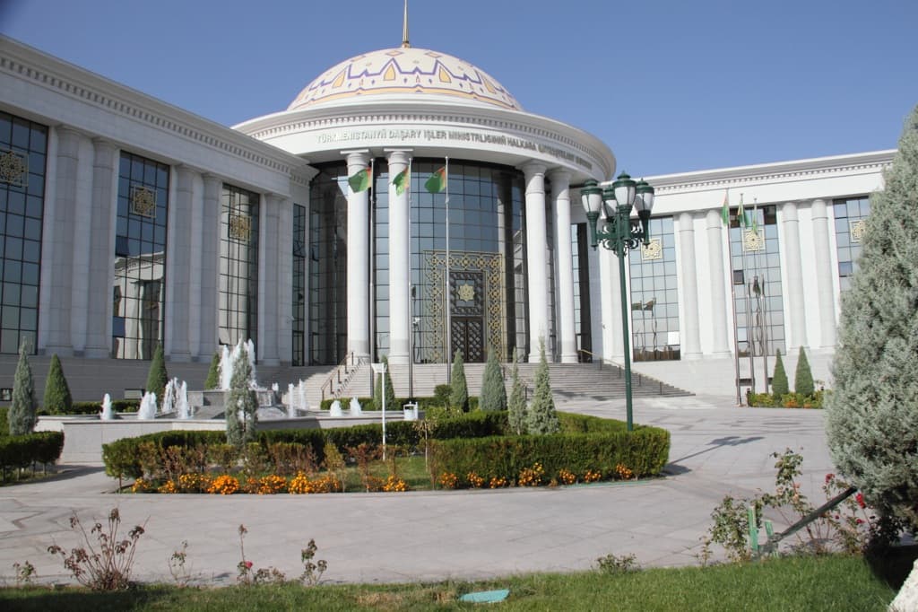 В дипломатическом вузе Туркменистана откроются три новых подразделения