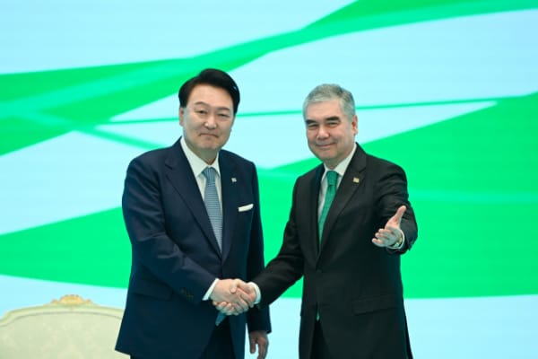 Ýun Sok Ýol Türkmenistana bedew batly ösüşleri arzuw etdi