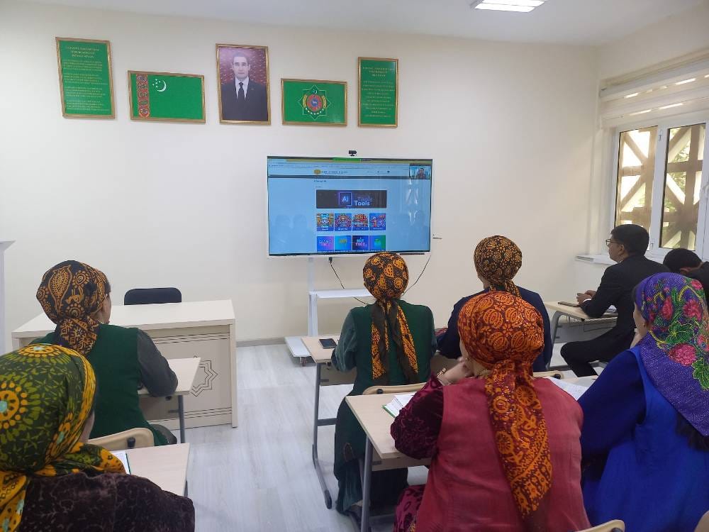 В вузе Туркменистана прошли курсы повышения квалификации для педагогов английского языка