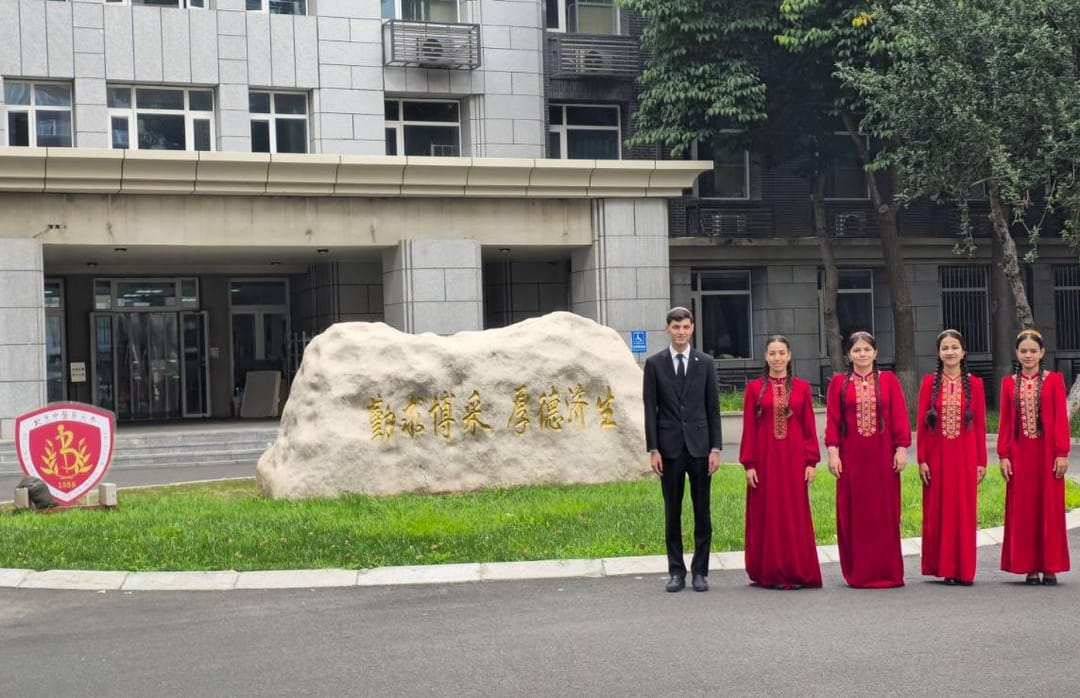 Туркменские студенты-медики проходят практику в Китае