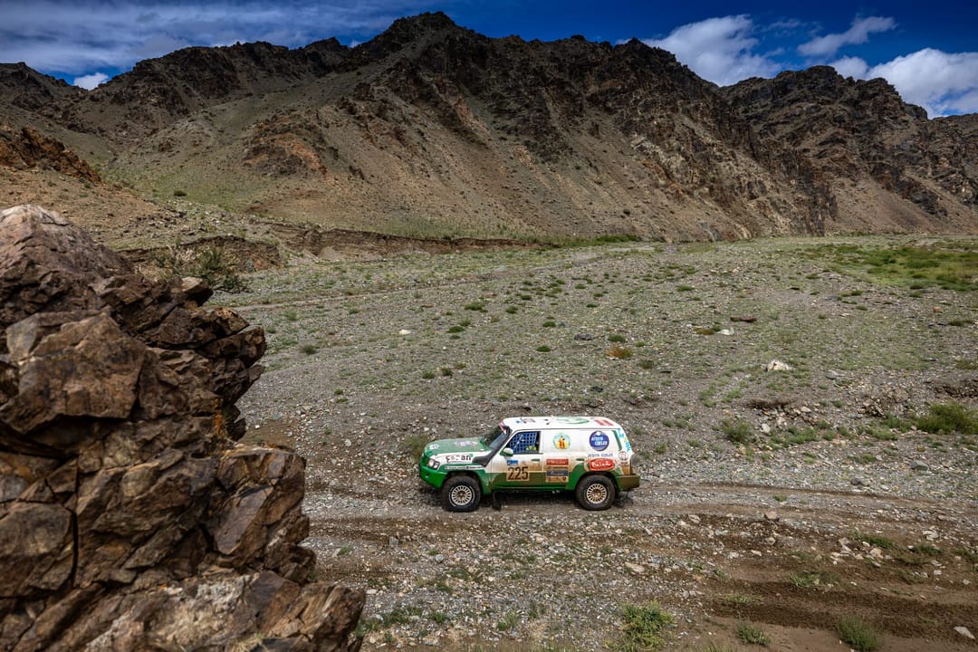 Экипаж Данатарова выиграл восьмой этап ралли «Шелковый путь»