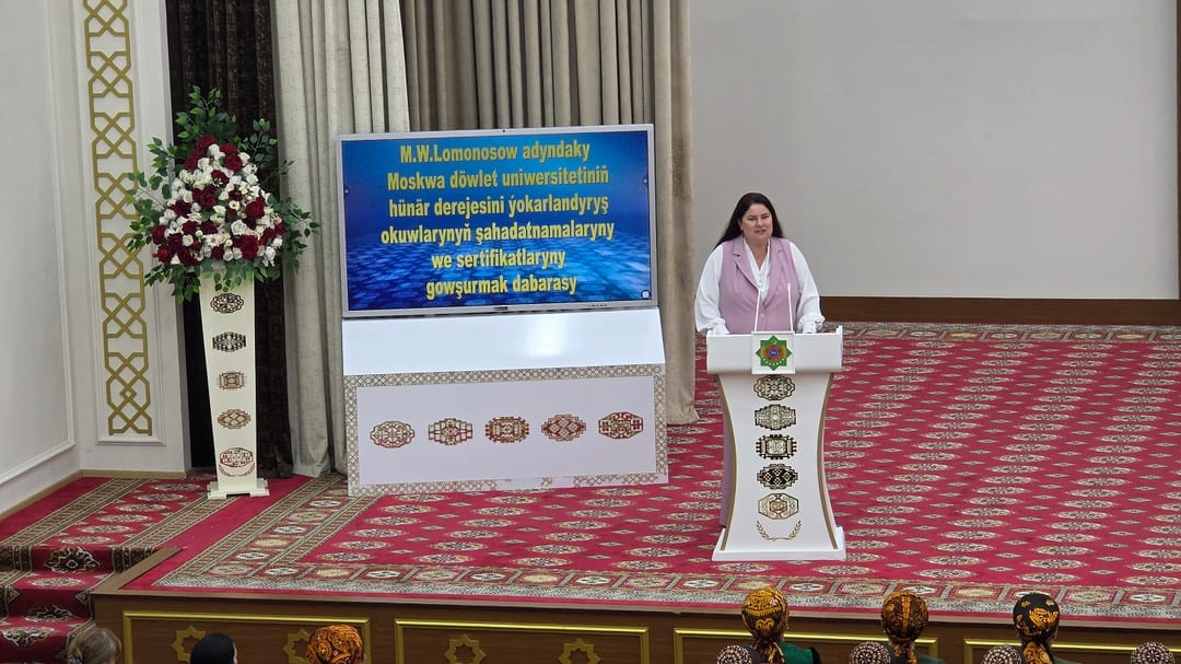 В Ашхабаде вручили более 300 сертификатов МГУ по программам изучения русского языка