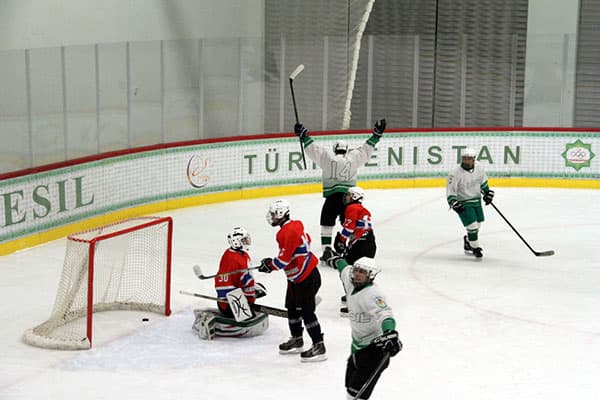 Стартовал очередной сезон чемпионата Туркменистана по хоккею с шайбой