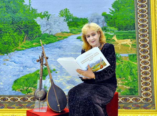 В Ашхабаде состоялась презентация изданной на русском языке книги Президента Туркменистана «Музыка мира, музыка дружбы и братства»