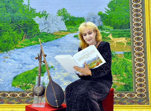 В Ашхабаде состоялась презентация изданной на русском языке книги Президента Туркменистана «Музыка мира, музыка дружбы и братства»