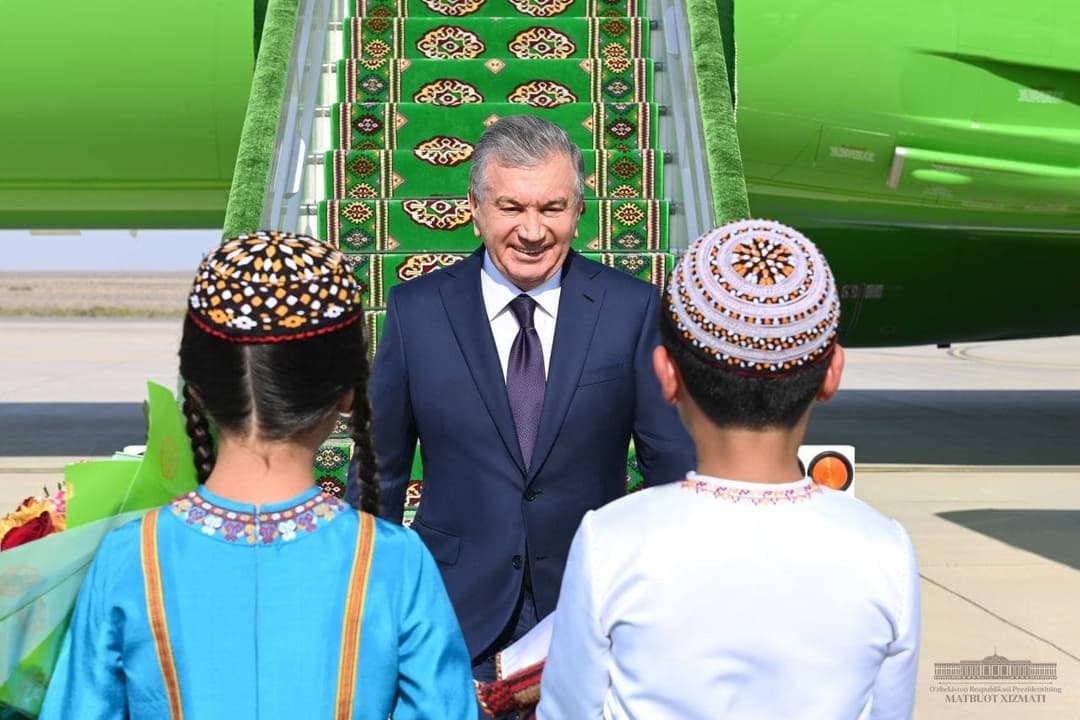 The working visit of the President of Uzbekistan to Turkmenistan begins