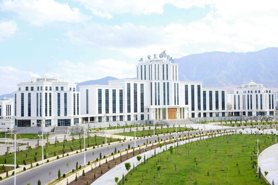 Arkadag şäherine Hytaýyň Hançžou Dýanzi uniwersitetiniň Üstünlik şahadatnamasy berildi