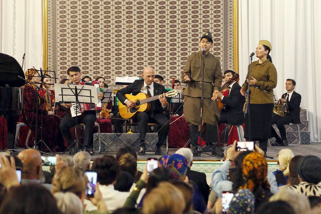 В Туркменской национальной консерватории прошел концерт ко Дню Победы