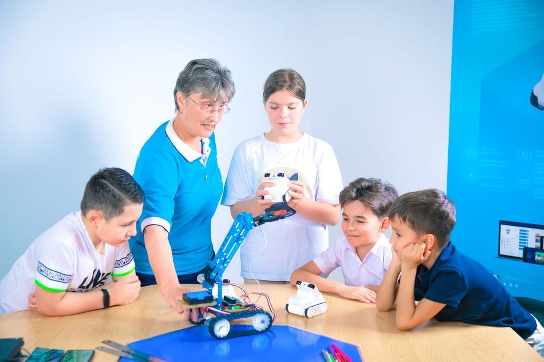 Центр детской робототехники Imdatbot организует летний обучающий лагерь для школьников Ашхабада