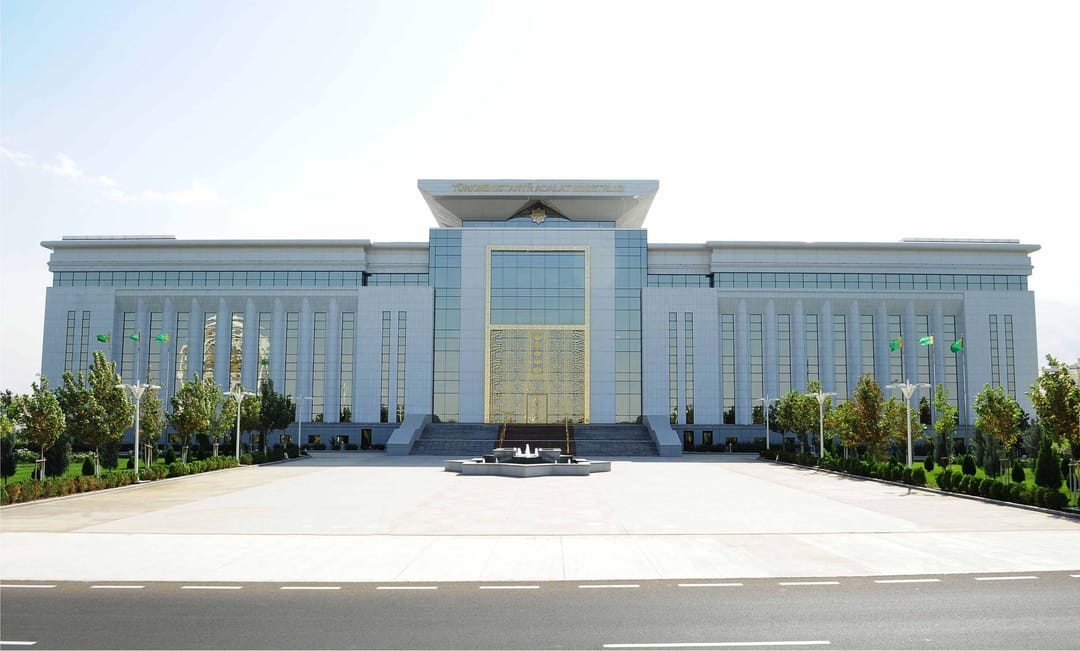 В Туркменистане подвели итоги международного конкурса молодых юристов