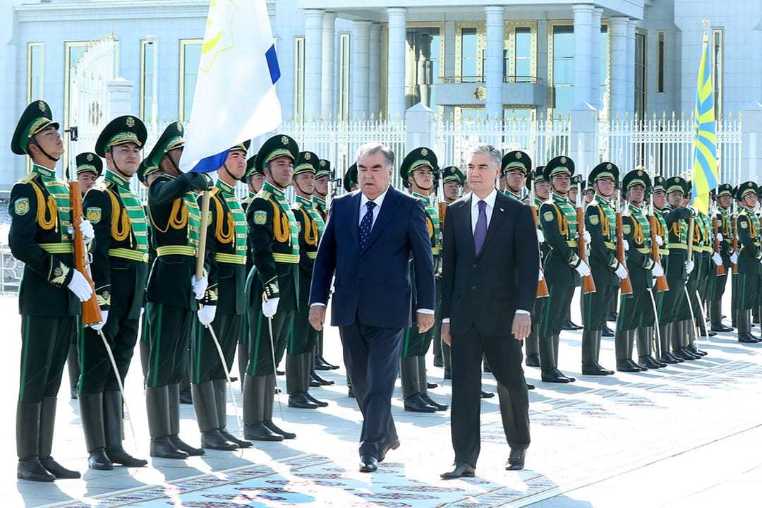 Состоялась церемония официальной встречи Президентов Туркменистана и Таджикистана