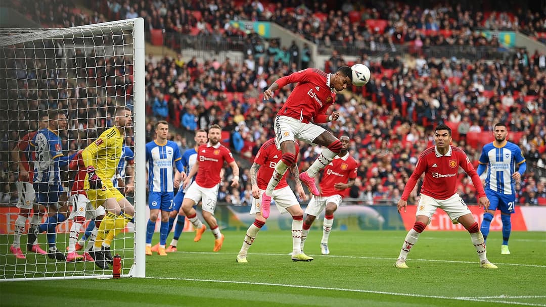 В финале Кубка Англии по футболу впервые сыграют «Манчестер Юнайтед» и «Манчестер Сити»