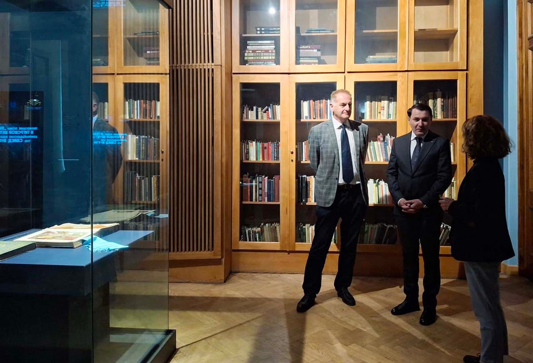 Посол Туркменистана посетил Национальную библиотеку Грузии