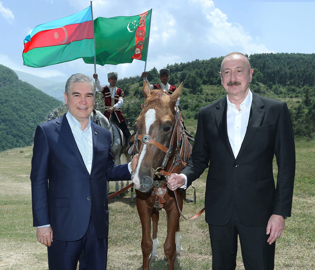 Гурбангулы Бердымухамедов завершил официальный визит в Азербайджан