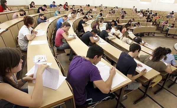 Иностранным студентам в России могут упростить получение разрешения на проживание