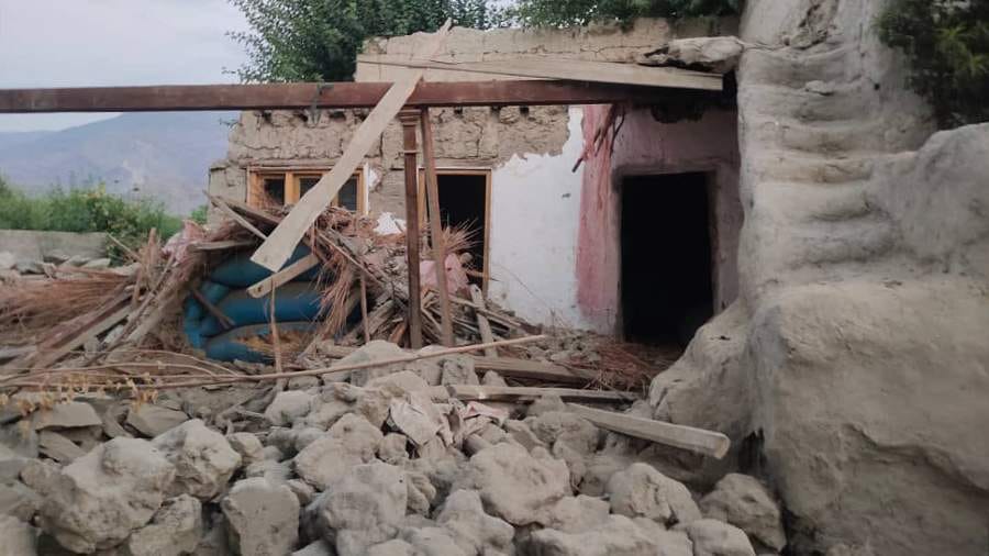 Число жертв землетрясения в восточном Афганистане возросло до 500 человек