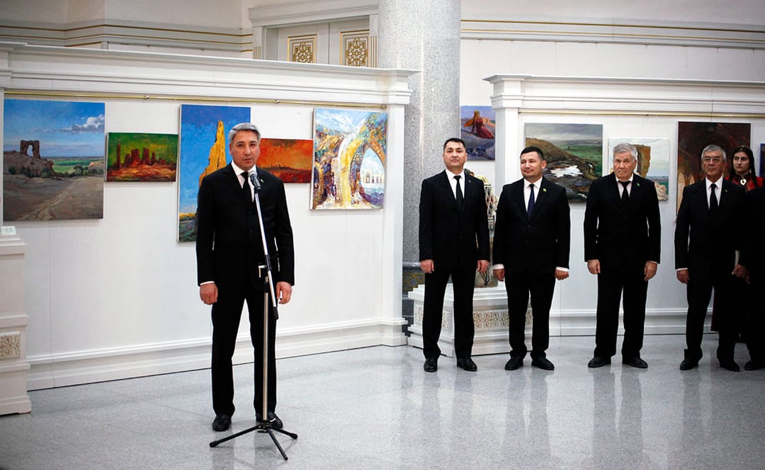 20 художников Туркменистана приняли участие в уникальной творческой акции в Лебапе