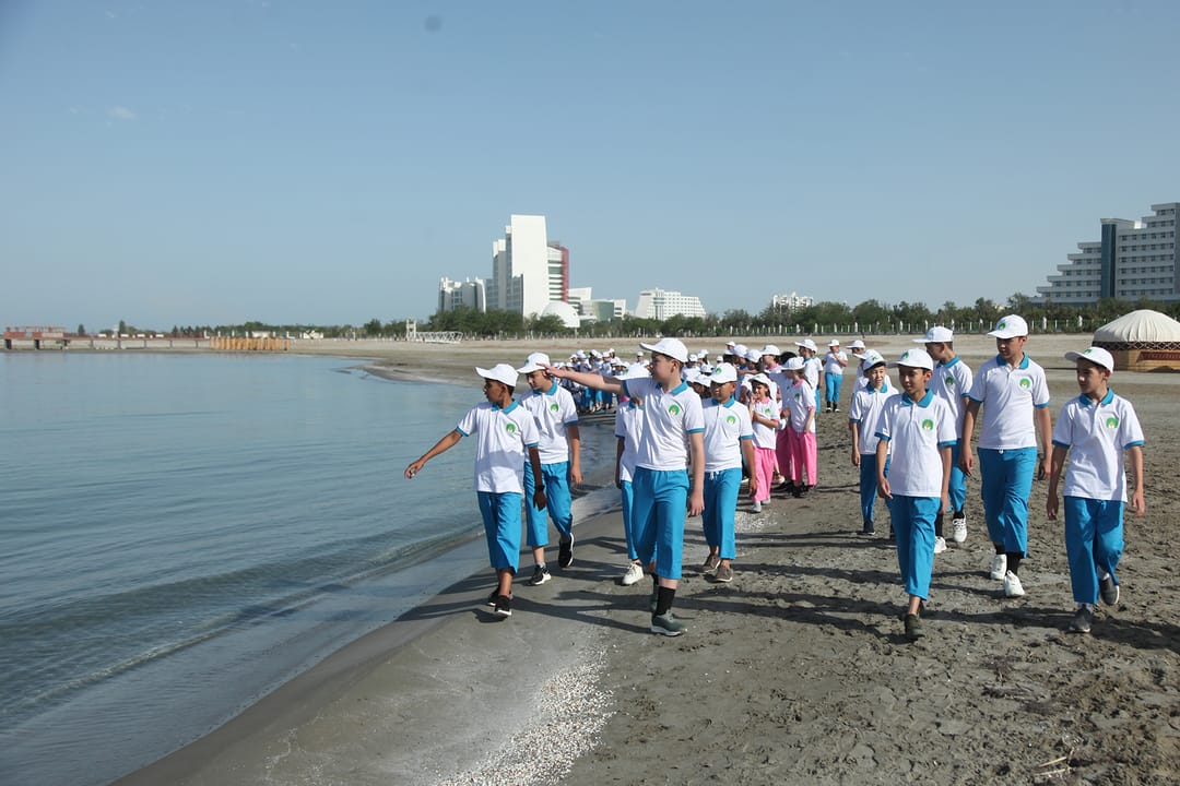 В приморской жемчужине Туркменистана «Авазе» - самый разгар летнего отдыха для детей