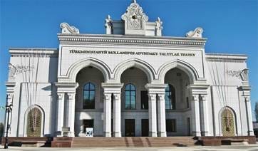 Mollanepes adyndaky talyplar teatrynda “Mollanepes” spektaklynyň ilkinji görkezilişi boldy