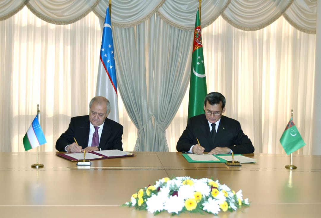 Главы МИД Туркменистана и Узбекистана подписали программу сотрудничества на 2021-2022 годы