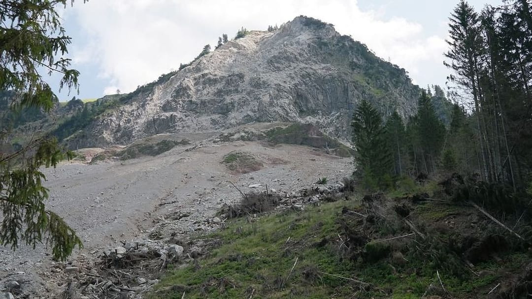 Ýaponiýada toprak süýşdi