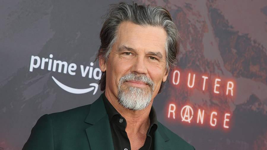 Aktýor Joş Brolin Betmeniň keşbini arzuw edendigini gürrüň berdi