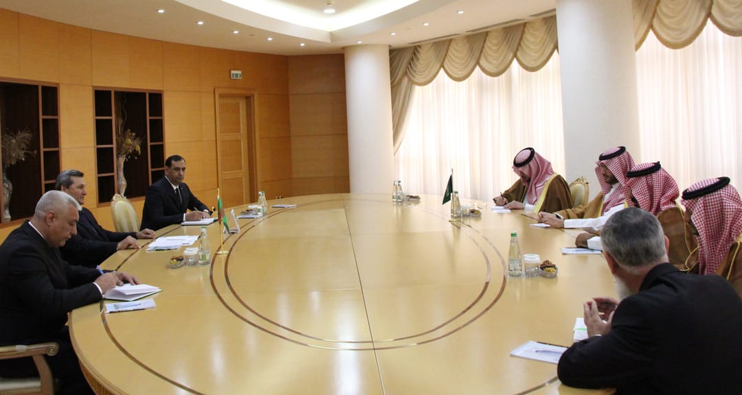 В МИД Туркменистана прошла встреча с госминистром Саудовской Аравии