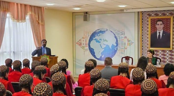 Эксперт по аюрведе из Индии провел в Ашхабаде лекцию о пользе проса