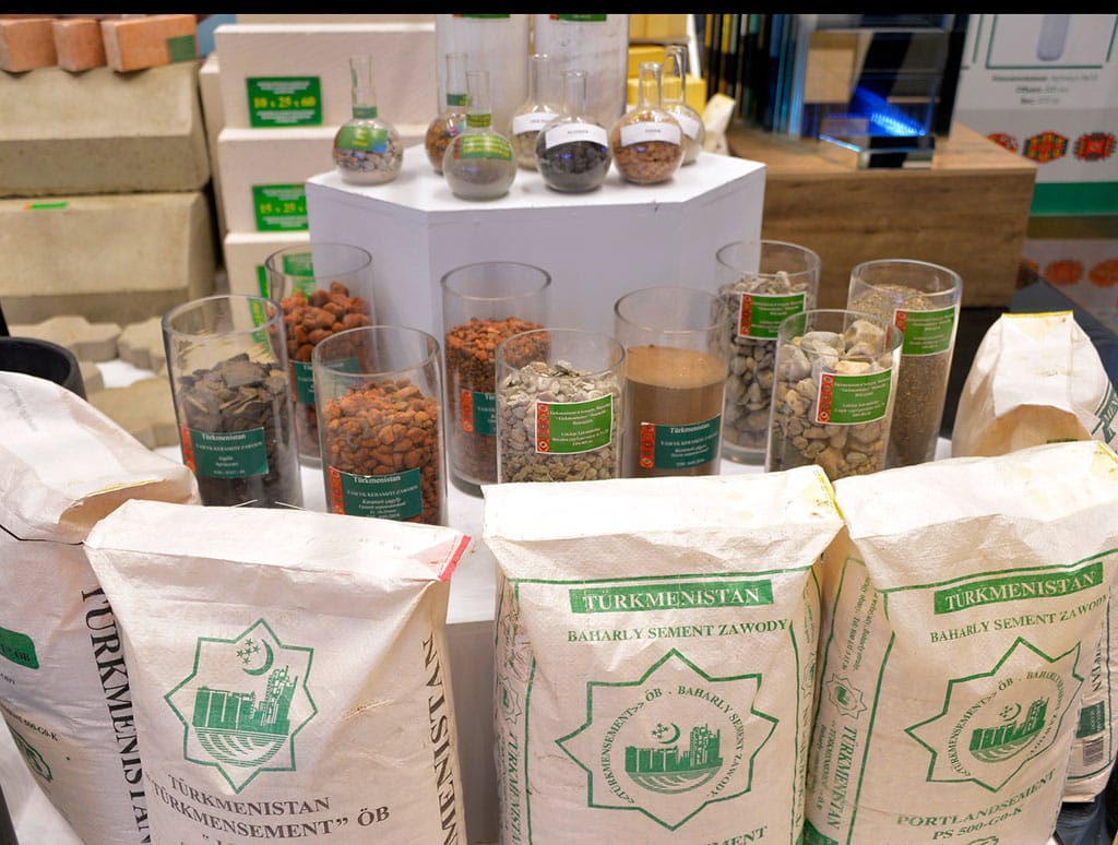 В Туркменистане наладили выпуск новых видов цемента