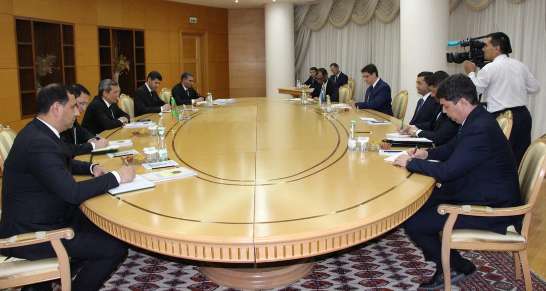 Türkmenistanyň we Özbegistanyň daşary işler ministrleri birnäçe mesele boýunça maslahatlaşdylar