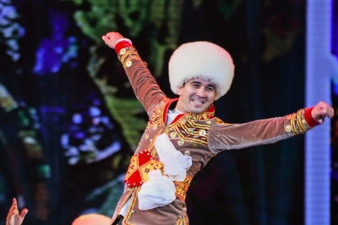 An enchanting performance of dancers from Turkmenistan took place in Urumqi