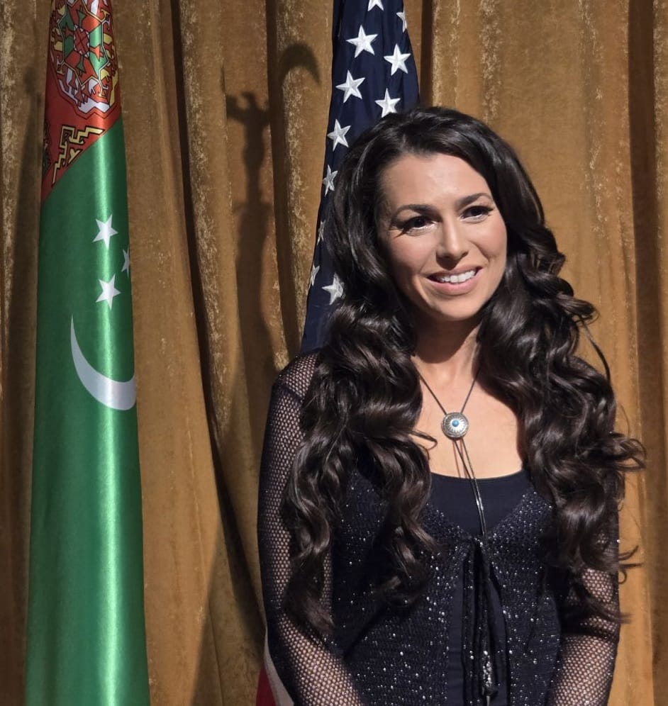 В Ашхабаде состоялся концерт американской артистки Джессики Линн