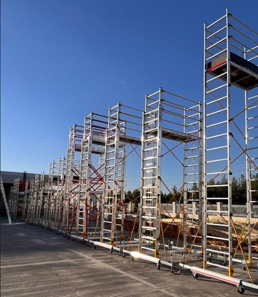 «Ak gaýa» eplenýän merdiwanlaryň ynamdar we amatly görnüşlerini hödürleýär