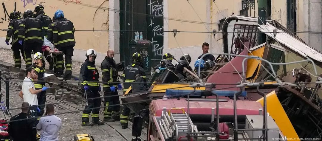 В Лиссабоне при аварии фуникулера погибли 17 человек