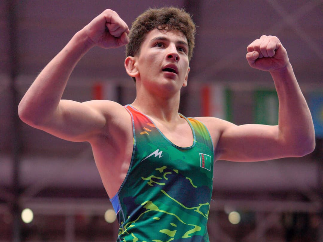 Алп Арслан Бегенджов завоевал золото на чемпионате Азии по вольной борьбе среди кадетов