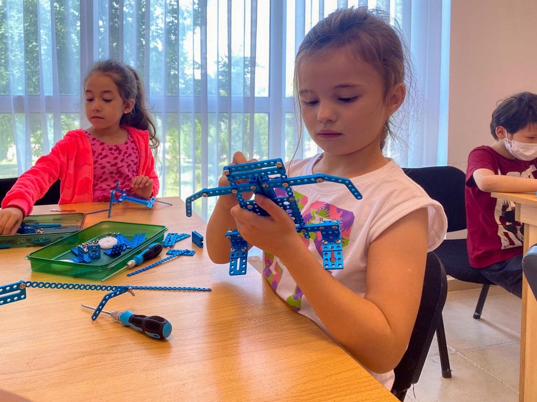 Ashgabat Center for Children's Robotics ImdatBot continues recruitment for summer training courses