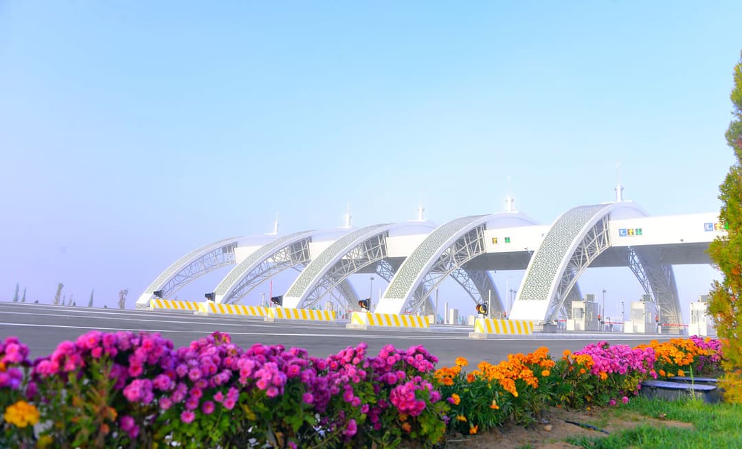 Бердымухамедов открыл и протестировал первый участок автобана стоимостью более $2 млрд