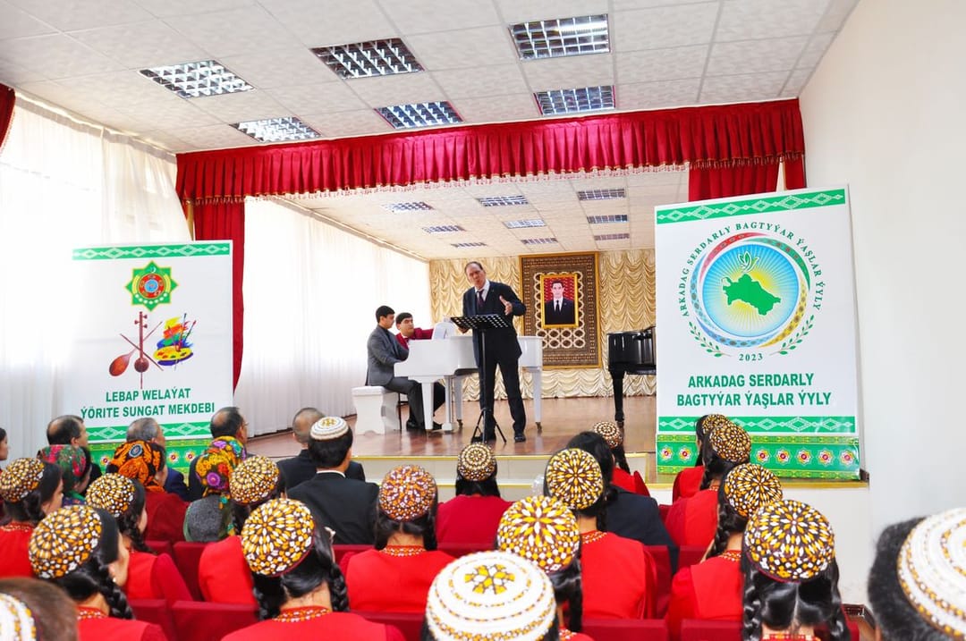 В Лебапской специальной школе искусств состоялся концерт Атагельды Гарягдыева