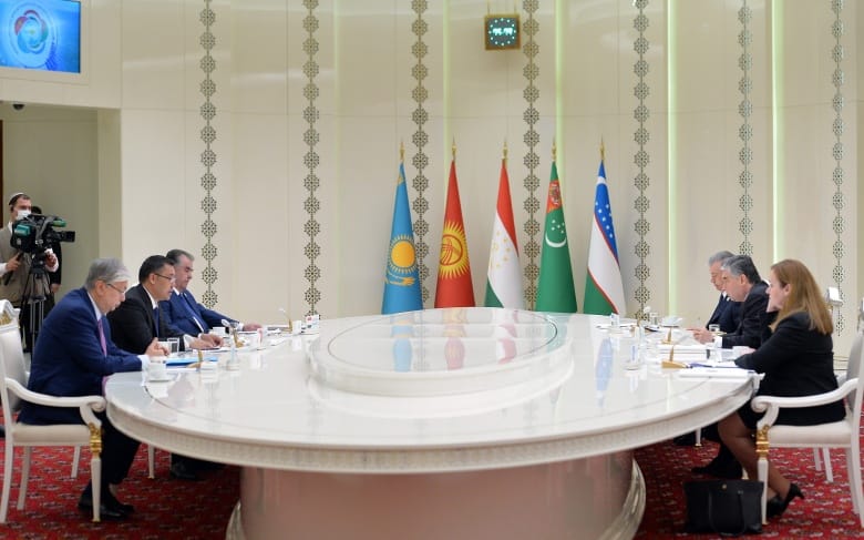 Merkezi Aziýa döwletleriniň Prezidentleri sebit hyzmatdaşlygynyň geljegi barada pikir alyşýarlar