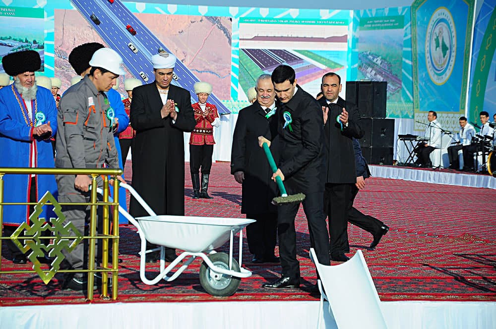 Сердар Бердымухамедов дал старт строительству автобана Ашхабад-Туркменабат стоимостью $ 2,3 млрд