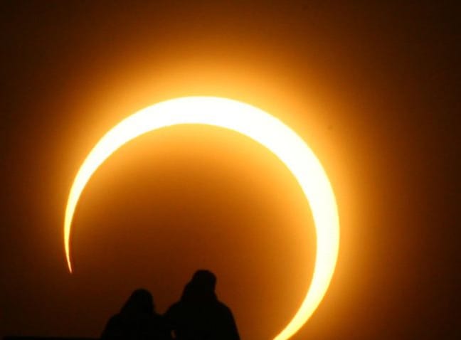 Näme üçin Gün tutulmasy bolup geçýär?