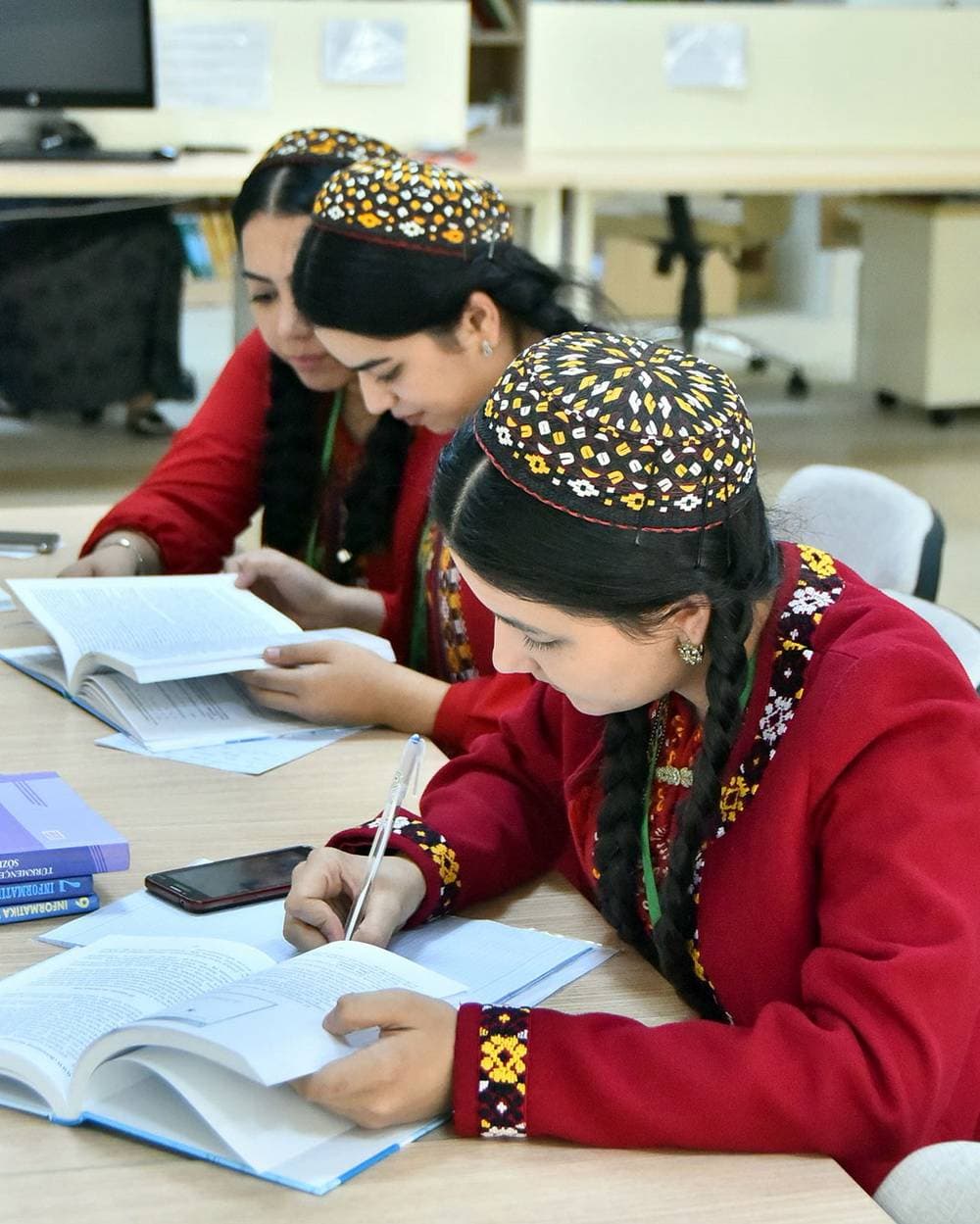 Открыт приём документов на учёбу в Институт международных отношений МИД Туркменистана